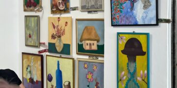 Foto/Video 62 artiști, cu vârste între 6 și 70 de ani și-au expus operele în cadrul vernisajului de astăzi