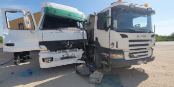 Eveniment rutier soldat cu pagube materiale, în orașul Titu