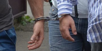 Reținuți 24 de ore sub aspectul săvârșirii infracțiunii de act sexual cu un minor