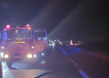 O autoutilitară a luat foc pe autostrada A1 , km 73, sensul spre Pitești