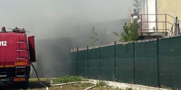 Incendiu izbucnit la un magazin în localitatea Petrești