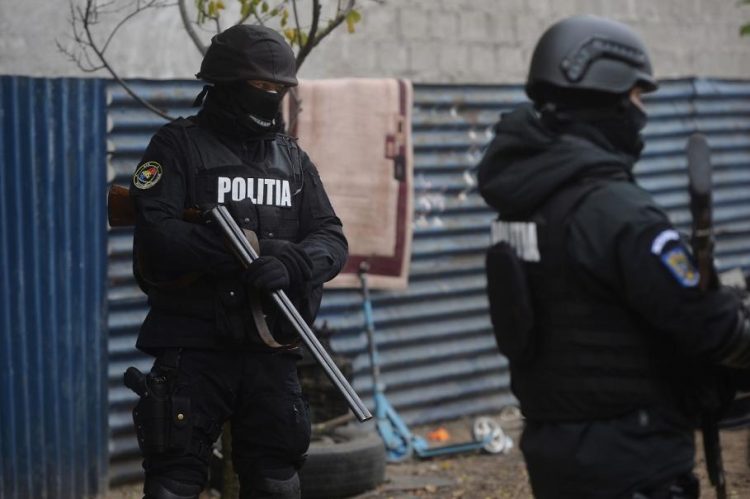 PERCHEZIȚII LA PERSOANE BĂNUITE DE ÎNȘELĂCIUNE, FALS ÎN ÎNSCRISURI SUB SEMNĂTURĂ PRIVATĂ, UZ DE FALS ȘI FALS ÎN DECLARAȚII