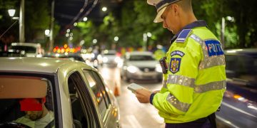 În ultimele 24 de ore, polițiștii dâmbovițeni au aplicat 168 de sancțiuni contravenționale, au reținut 11 permise de conducere și au retras un certificat de înmatriculare