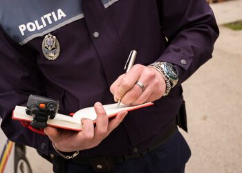 Cercetat   de   polițiști   pentru   tulburarea   ordinii   și   liniștii   publice,   distrugere, amenințare și neexecutarea sancțiunilor penale, reținut pentru 24 de ore