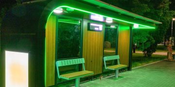 Continuă montajul noilor stații de călători destinate municipiului Târgoviște!