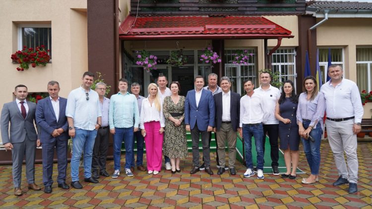 Deputat Carmen Holban, prezentă la evenimentele dedicate zilelor comunelor Bezdead, Lungulețu și Gura Ocniței.