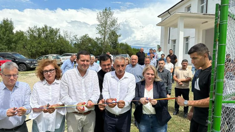 Corneliu Ștefan, președintele CJD, a inaugurat astăzi două investiții realizate prin PJDL în localitatea Șelaru