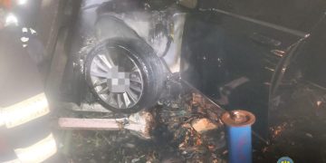 Incendiu produs la un autoturism în localitatea Mănești