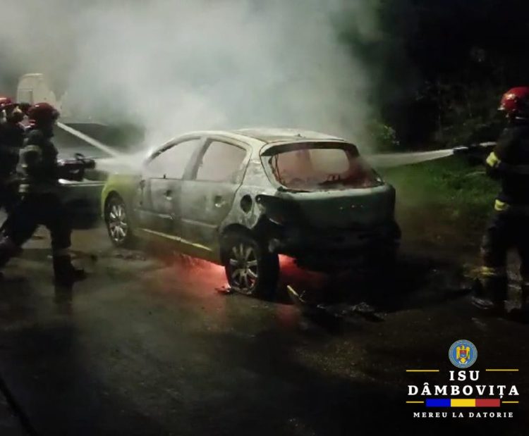 Intervenție în cazul unui incendiu produs la un autoturism în municipiul Târgoviște, cartier CFR