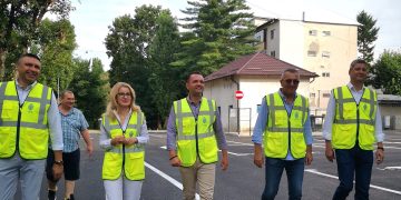 Regenerare urbană! Parcarea de pe strada Virgil Drăghiceanu finalizată sau ce se poate face pe locul unui fost punct termic!