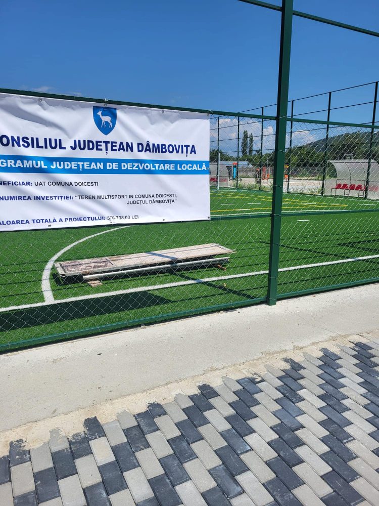 4 din cele 5 lucrări finanțate de Consiliul Județean Dâmbovița prin Programul Județean de Dezvoltare Locală în comuna Doicești sunt pe ultima sută de metri.