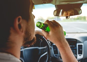 Depistați la volanul unor autoturisme cu o alcoolemie peste 0,40 mg/l alcool pur în aerul expirat