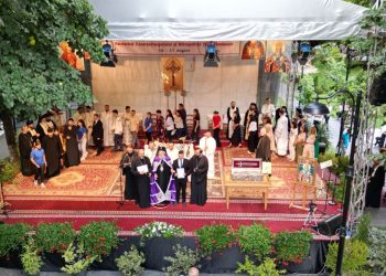 LA TÂRGOVIȘTE, APROAPE 4.000 DE TINERI AU LUAT PARTE  LA DESCHIDEREA SĂRBĂTORII SFÂNTULUI IERARH NIFON, PATRIARHUL CONSTANTINOPOLULUI ŞI MITROPOLITUL ŢĂRII ROMÂNEŞTI