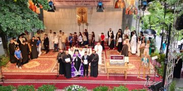 LA TÂRGOVIȘTE, APROAPE 4.000 DE TINERI AU LUAT PARTE LA DESCHIDEREA SĂRBĂTORII SFÂNTULUI IERARH NIFON, PATRIARHUL CONSTANTINOPOLULUI ŞI MITROPOLITUL ŢĂRII ROMÂNEŞTI