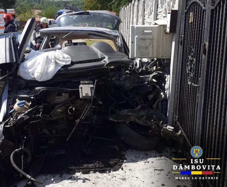 Accident în Moreni între un autoturism și un camion