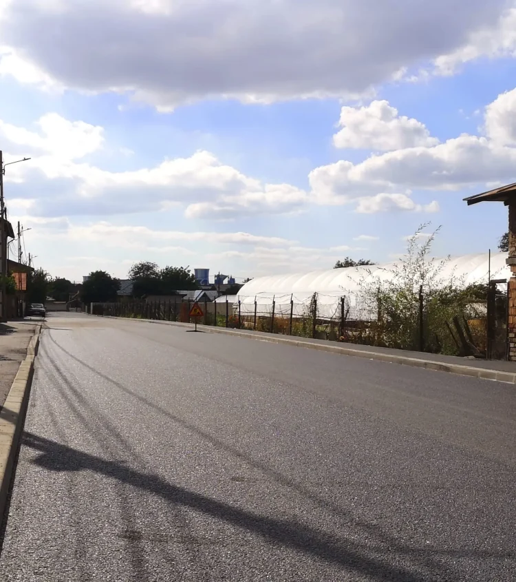 Strada Porumbeilor iese la lumină după 45 de zile de lucrări!