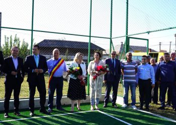 Elevii și tinerii din comuna I.L. Caragiale au la dispoziție, de astăzi, un teren de sport multifuncțional
