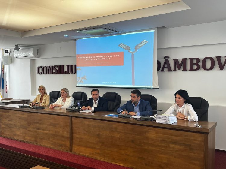 Conducerea CJD alături de președintele Administrației Fondului pentru Mediu, Laurențiu Neculaescu anunță investiții majore pentru modernizarea iluminatului public din comunele dâmbovițene