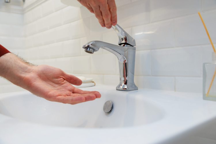Vezi localitățile unde se va întrerupe furnizarea apei potabile pentru lucrări de igienizare la bazinul de stocare apă potabilă
