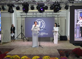 Deputat Carmen Holban: „Am avut plăcerea de a premia aseară, la cea de-a XXX-a ediție a Topului Firmelor din Dâmbovița, perfomerii din categoria Industrie”