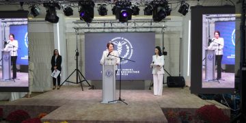 Deputat Carmen Holban: „Am avut plăcerea de a premia aseară, la cea de-a XXX-a ediție a Topului Firmelor din Dâmbovița, perfomerii din categoria Industrie”
