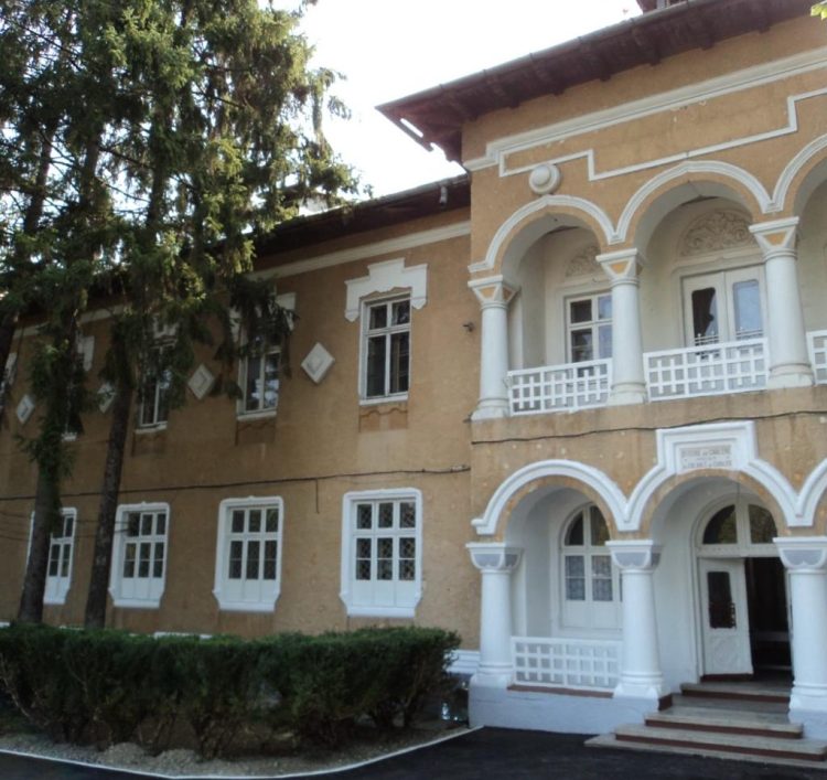 Clădirea fostei Școli de Cavalerie din Târgoviște se închide pentru realizarea lucrărilor de restaurare și reamenajare expozițională
