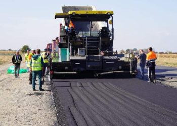 Lucrările pe DN 7 Bâldana – Titu, în plină desfășurare.  S-a turnat deja primul strat de asfalt