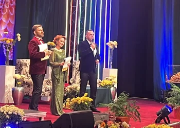 Festivalul Național „Crizantema de Aur” s-a deschis oficial!