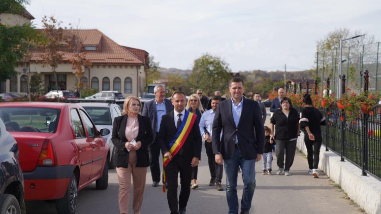 În comuna Doicești a fost inaugurat un teren multisport, a cărui valoare totală se ridică la aproximativ 663.000 de lei