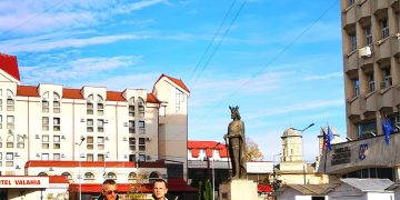 Vezi când se aprind luminițele de Crăciun!