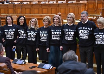 Deputat Carmen Holban: „Astăzi, în Parlament, am ales să purtăm tricouri care transmit un mesaj puternic și clar: STOP VIOLENȚEI ÎMPOTRIVA FEMEILOR!”