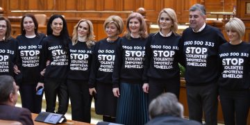 Deputat Carmen Holban: „Astăzi, în Parlament, am ales să purtăm tricouri care transmit un mesaj puternic și clar: STOP VIOLENȚEI ÎMPOTRIVA FEMEILOR!”