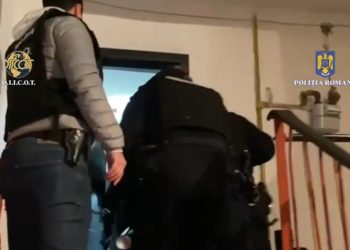 VIDEO-CERCETAȚI PENTRU TRAFIC DE PERSOANE ȘI PROXENETISM