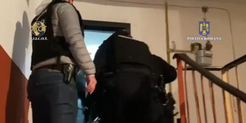 VIDEO-CERCETAȚI PENTRU TRAFIC DE PERSOANE ȘI PROXENETISM
