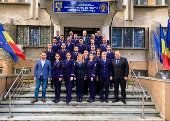 Cu prilejul Zilei Naționale a României, 52 de polițiști din cadrul Inspectoratului de Poliţie Judeţean Dâmboviţa au fost avansaţi înainte de termen în gradul profesional următor