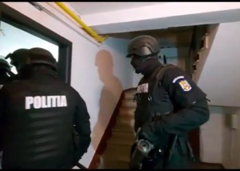 Șapte mandate de percheziție domiciliară puse în aplicare și patru persoane reținute într-un dosar penal instrumentat de polițiștii din cadrul Biroului de Investigații Criminale Târgoviște