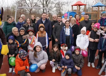 Președintele CJD, Corneliu Ștefan, prezent la inaugurarea unui loc de joacă din satul Săteni!