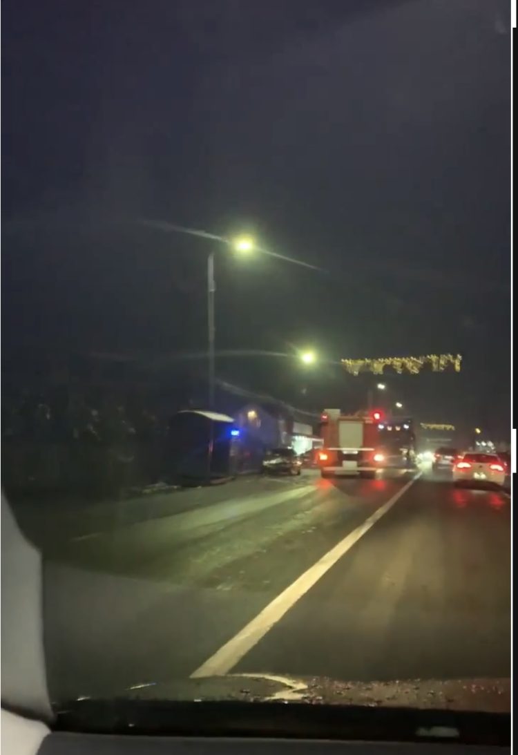 VIDEO/Accident rutier grav în Crevedia. A fost activat planul Roșu de Intervenție.