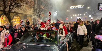 VIDEO/FOTO – MOȘ CRĂCIUN A SOSIT ÎN TÂRGOVIȘTE