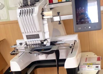 Liceul Tehnologic „Spiru Haret” primește o mașină automată de brodat de ultimă generații