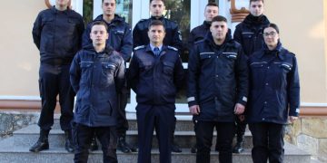 Opt elevi jandarmi în stagiul de practică la Jandarmeria Dâmboviţa