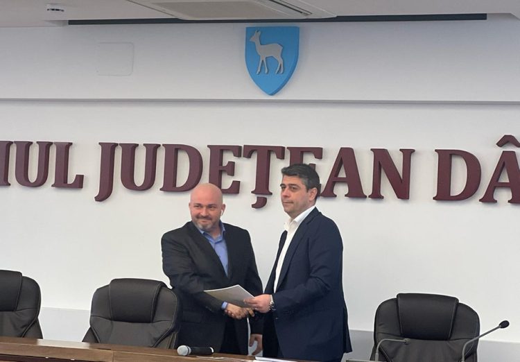 În comuna Butimanu vor fi înființate 12 stații pentru încărcarea mașinilor! Primarul Gabriel Dragnea a semnat astăzi contractul de finanțare!