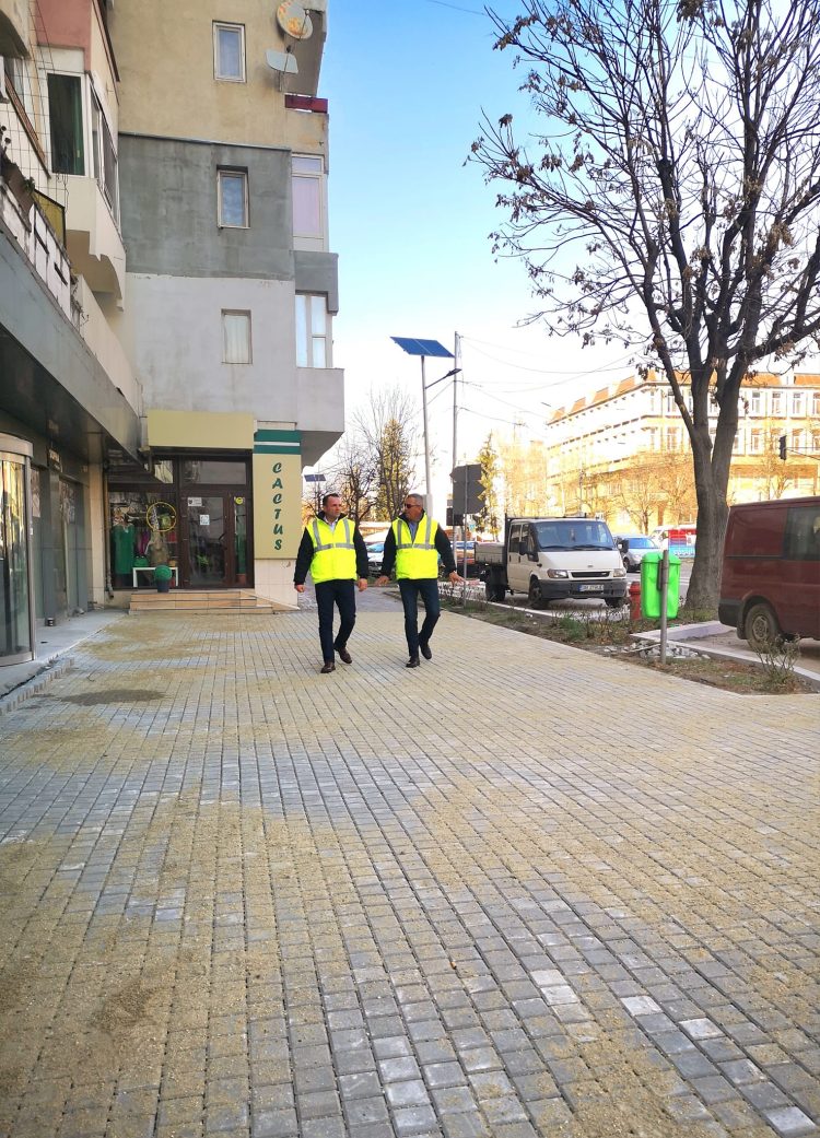 Lucrările la trotuarele centrale din Târgoviște au fost reluate