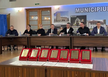 Consiliul Local Municipal Târgoviște a aprobat proiectul parcului fotovoltaic, cu fonduri europene, care va fi amenajat la Complexul Turistic de Natație