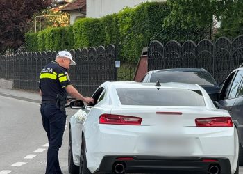 VIDEO – În cadrul acțiunii desfășurate pe parcursul zilei de ieri pentru creșterea gradului de siguranță pe drumurile publice, polițiștii au aplicat peste 500 de sancțiuni contravenționale