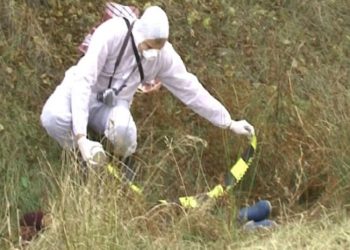 ALERTĂ! Pe câmpul din apropierea bretelei de ieșire de pe autostrada A1, în satul Olteni, a fost observat cadavrul unei persoane