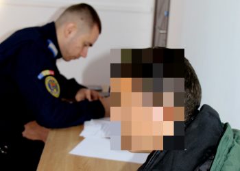 Minor declarat dispărut, depistat a doua oară de jandarmii dâmbovițeni în apropierea unui liceu din Târgoviște