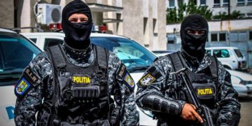 Scandal la Bălteni. Au intervenit luptători de la Serviciul pentru Acțiuni Speciale