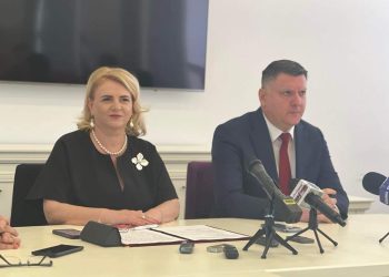 Noul rector al Universității Valahia Târgoviște (UVT),  Corneliu Sălișteanu, alături de întreaga echipă de conducere, a susținut prima conferință de presă de la preluarea mandatului.