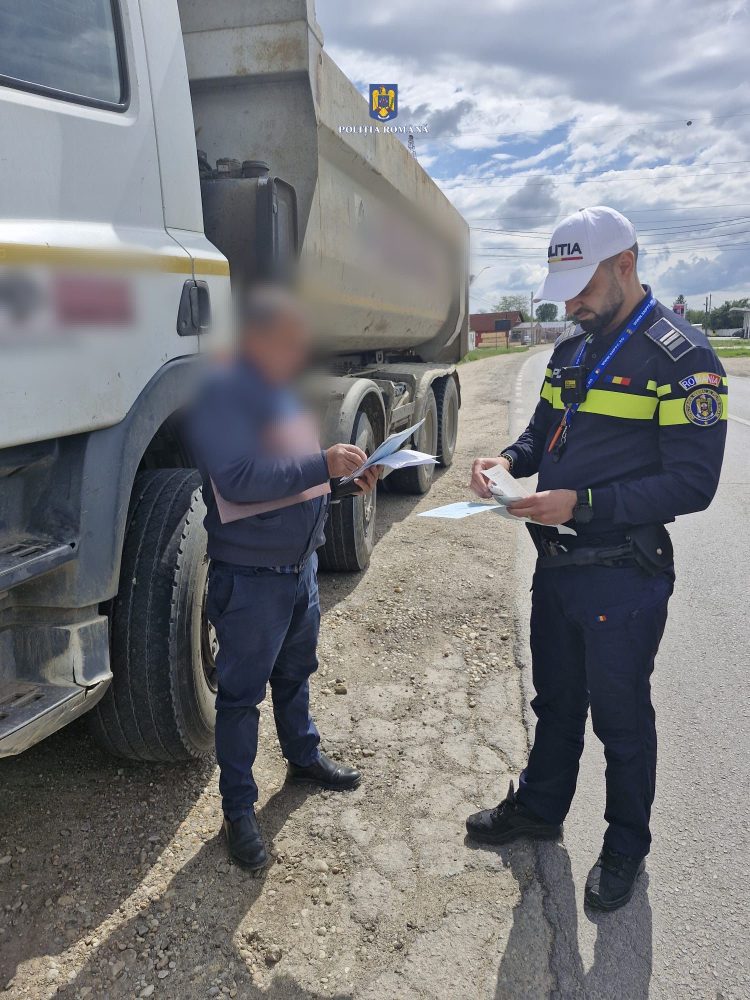 Polițiștii dâmbovițeni au intervenit la 37 de evenimente, au aplicat 270 de sancțiuni contravenționale, au retras 10 certificate de înmatriculare și au reținut 15 permise de conducere